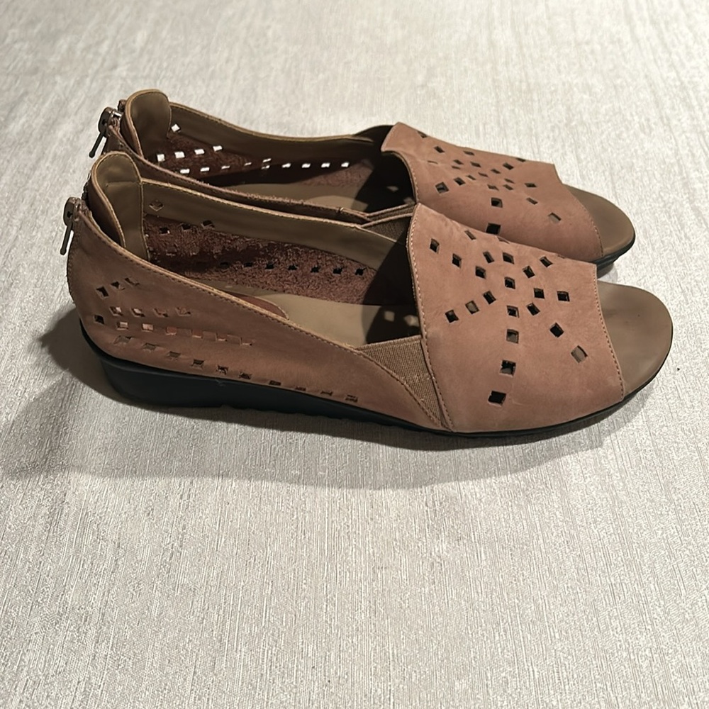 Vaneli Open Toe Cutout Sandals - image 4